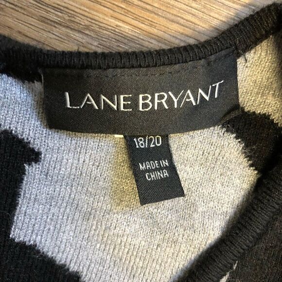 Lane Bryant Black & Gray Animal Pattern Sweater, Zips in back, size 18/20 - Picture 2 of 6
